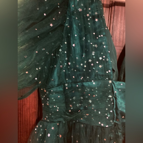 Ball gown with puff sleeves - Picture 3 of 5